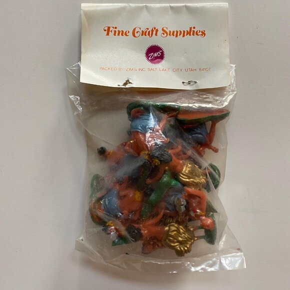 Plastic Gumball Charms Hawaiian Hula Party Figures for Crafting or Cake Toppers - Picture 3 of 4